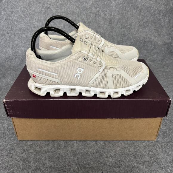 On Cloud 5 All White Athletic Sneakers Trainer Running Shoes Womens Size 8 US - Picture 4 of 8